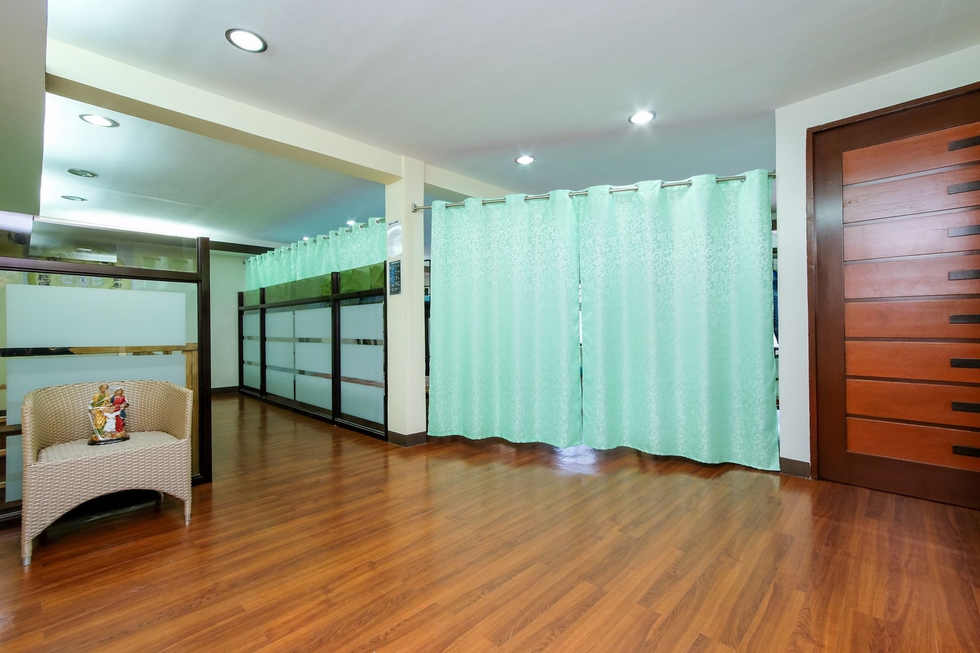 Zen Hostel Quirino Ave. Malate 马尼拉 外观 照片
